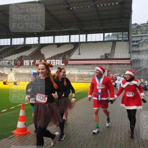 07.12.2025 - St. Pauli X-Mass-Run No. 15 Fabian Wolf http://msf.ph/oto/9416658 07.12.2025 11:11:12 Ziel 48, 411, 660, 697, 698, 777, 787, 788, 812, 815, 817, 832, 841, 909, 1145, 1146, 1147, 1518, 1519, 1557, 1565, 1568, 1619, 1707, 2258, 2742, 4801, 4813 meine-sportfotos.de