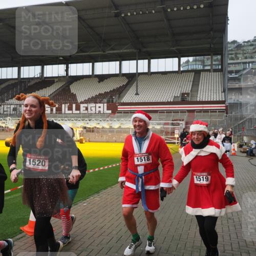 07.12.2025 - St. Pauli X-Mass-Run No. 15 Fabian Wolf http://msf.ph/oto/9416661 07.12.2025 11:11:12 Ziel 48, 411, 660, 697, 698, 777, 787, 788, 812, 815, 817, 832, 841, 909, 1145, 1146, 1147, 1518, 1519, 1557, 1565, 1568, 1619, 1707, 2258, 2742, 4801, 4813 meine-sportfotos.de