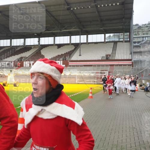 07.12.2025 - St. Pauli X-Mass-Run No. 15 Fabian Wolf http://msf.ph/oto/9416666 07.12.2025 11:11:13 Ziel 48, 411, 660, 697, 698, 777, 787, 788, 812, 815, 817, 832, 841, 909, 1145, 1146, 1147, 1518, 1519, 1557, 1565, 1568, 1619, 1707, 2258, 2742, 4801, 4813 meine-sportfotos.de