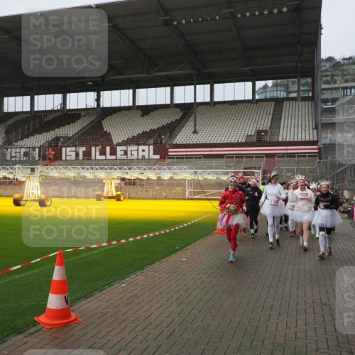 07.12.2025 - St. Pauli X-Mass-Run No. 15 Fabian Wolf http://msf.ph/oto/9416667 07.12.2025 11:11:15 Ziel 411, 697, 698, 777, 787, 788, 812, 815, 817, 832, 841, 909, 1145, 1146, 1147, 1518, 1519, 1557, 1565, 1568, 1619, 1707, 2258, 2742, 4801, 4805, 4806, 4810, 4813, 5005, 5006 meine-sportfotos.de