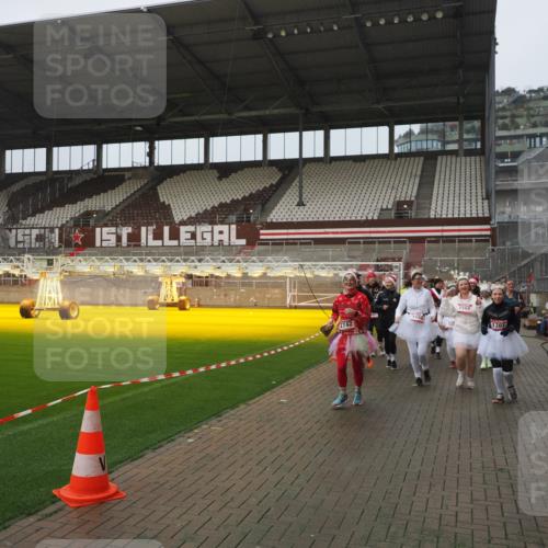 07.12.2025 - St. Pauli X-Mass-Run No. 15 Fabian Wolf http://msf.ph/oto/9416668 07.12.2025 11:11:16 Ziel 411, 697, 698, 777, 787, 788, 812, 815, 817, 832, 841, 909, 1145, 1146, 1147, 1518, 1519, 1557, 1565, 1568, 1619, 1707, 2258, 2742, 4801, 4805, 4806, 4810, 4813, 5005, 5006 meine-sportfotos.de