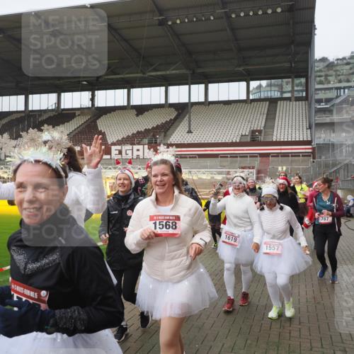 07.12.2025 - St. Pauli X-Mass-Run No. 15 Fabian Wolf http://msf.ph/oto/9416685 07.12.2025 11:11:19 Ziel 171, 182, 190, 411, 697, 698, 777, 787, 788, 812, 815, 817, 832, 841, 909, 1145, 1146, 1147, 1518, 1519, 1557, 1565, 1568, 1619, 1707, 1770, 2258, 2742, 4801, 4805, 4806, 4810, 4813, 5005, 5006 meine-sportfotos.de