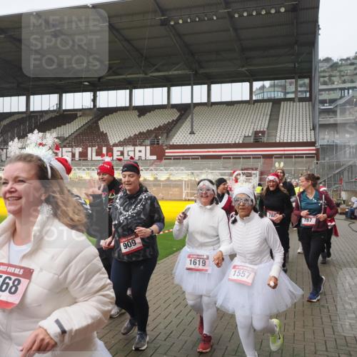 07.12.2025 - St. Pauli X-Mass-Run No. 15 Fabian Wolf http://msf.ph/oto/9416688 07.12.2025 11:11:20 Ziel 171, 182, 190, 411, 697, 698, 777, 787, 788, 812, 815, 817, 832, 841, 909, 1145, 1146, 1147, 1518, 1519, 1557, 1565, 1568, 1619, 1707, 1770, 2258, 2742, 4801, 4805, 4806, 4810, 4813, 5005, 5006 meine-sportfotos.de