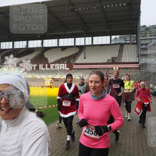 07.12.2025 - St. Pauli X-Mass-Run No. 15 Fabian Wolf http://msf.ph/oto/9416694 07.12.2025 11:11:21 Ziel 171, 182, 190, 411, 697, 698, 777, 787, 788, 812, 815, 817, 832, 841, 909, 1145, 1146, 1147, 1518, 1519, 1557, 1565, 1568, 1619, 1707, 1770, 2258, 2742, 4801, 4805, 4806, 4810, 4813, 5005, 5006 meine-sportfotos.de
