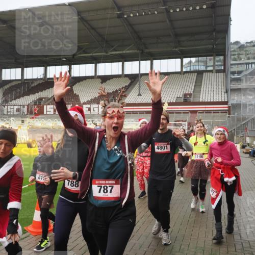 07.12.2025 - St. Pauli X-Mass-Run No. 15 Fabian Wolf http://msf.ph/oto/9416699 07.12.2025 11:11:22 Ziel 171, 182, 190, 411, 697, 698, 777, 787, 788, 812, 815, 817, 832, 841, 909, 1145, 1146, 1147, 1309, 1519, 1557, 1565, 1568, 1619, 1707, 1770, 2258, 2742, 4801, 4805, 4806, 4810, 4813, 5005, 5006 meine-sportfotos.de
