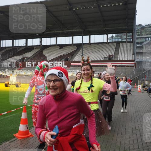 07.12.2025 - St. Pauli X-Mass-Run No. 15 Fabian Wolf http://msf.ph/oto/9416708 07.12.2025 11:11:24 Ziel 171, 182, 190, 411, 777, 787, 788, 812, 815, 817, 832, 841, 909, 1145, 1146, 1147, 1309, 1557, 1565, 1568, 1619, 1707, 1770, 2742, 4801, 4805, 4806, 4810, 4813, 5005, 5006 meine-sportfotos.de