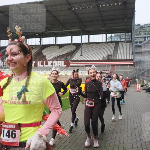 07.12.2025 - St. Pauli X-Mass-Run No. 15 Fabian Wolf http://msf.ph/oto/9416712 07.12.2025 11:11:25 Ziel 171, 182, 190, 411, 777, 787, 788, 812, 815, 817, 832, 841, 909, 1145, 1146, 1147, 1309, 1557, 1565, 1568, 1619, 1707, 1767, 1770, 2742, 4801, 4805, 4806, 4810, 4813, 5005, 5006 meine-sportfotos.de