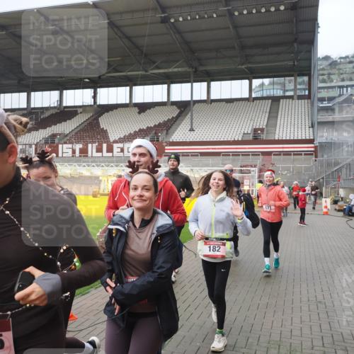 07.12.2025 - St. Pauli X-Mass-Run No. 15 Fabian Wolf http://msf.ph/oto/9416717 07.12.2025 11:11:26 Ziel 171, 182, 190, 411, 777, 787, 788, 812, 815, 817, 832, 841, 909, 1145, 1146, 1147, 1309, 1557, 1565, 1568, 1589, 1619, 1707, 1767, 1770, 2742, 4801, 4805, 4806, 4810, 4813, 5005, 5006 meine-sportfotos.de