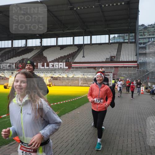 07.12.2025 - St. Pauli X-Mass-Run No. 15 Fabian Wolf http://msf.ph/oto/9416722 07.12.2025 11:11:27 Ziel 171, 182, 190, 411, 777, 787, 788, 812, 815, 817, 832, 841, 909, 1145, 1146, 1147, 1309, 1557, 1565, 1568, 1589, 1619, 1707, 1767, 1770, 4801, 4805, 4806, 4810, 4813, 5005, 5006 meine-sportfotos.de