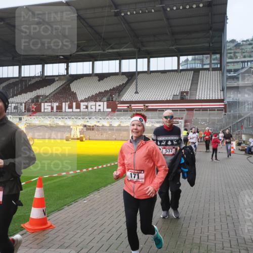07.12.2025 - St. Pauli X-Mass-Run No. 15 Fabian Wolf http://msf.ph/oto/9416724 07.12.2025 11:11:28 Ziel 171, 182, 190, 411, 777, 787, 788, 812, 815, 817, 832, 841, 909, 1145, 1146, 1147, 1309, 1321, 1557, 1565, 1568, 1589, 1619, 1767, 1770, 4801, 4805, 4806, 4810, 4813, 5005, 5006 meine-sportfotos.de