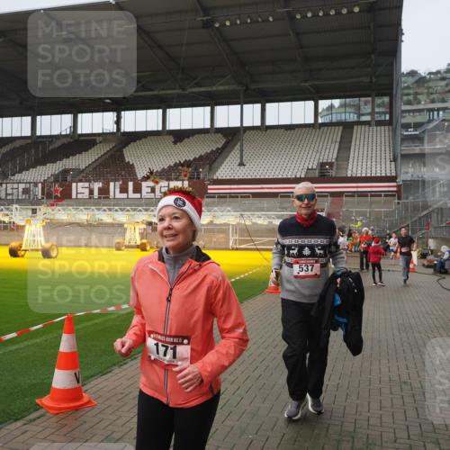 07.12.2025 - St. Pauli X-Mass-Run No. 15 Fabian Wolf http://msf.ph/oto/9416725 07.12.2025 11:11:28 Ziel 171, 182, 190, 411, 777, 787, 788, 812, 815, 817, 832, 841, 909, 1145, 1146, 1147, 1309, 1321, 1557, 1565, 1568, 1589, 1619, 1767, 1770, 4801, 4805, 4806, 4810, 4813, 5005, 5006 meine-sportfotos.de