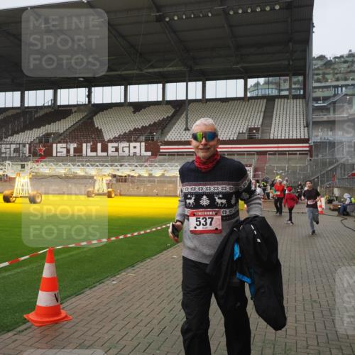 07.12.2025 - St. Pauli X-Mass-Run No. 15 Fabian Wolf http://msf.ph/oto/9416729 07.12.2025 11:11:29 Ziel 171, 182, 190, 411, 777, 787, 788, 812, 815, 832, 841, 909, 1145, 1146, 1147, 1309, 1321, 1589, 1619, 1767, 1770, 4801, 4805, 4806, 4810, 4813, 5005, 5006 meine-sportfotos.de