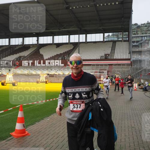 07.12.2025 - St. Pauli X-Mass-Run No. 15 Fabian Wolf http://msf.ph/oto/9416730 07.12.2025 11:11:29 Ziel 171, 182, 190, 411, 777, 787, 788, 812, 815, 832, 841, 909, 1145, 1146, 1147, 1309, 1321, 1589, 1619, 1767, 1770, 4801, 4805, 4806, 4810, 4813, 5005, 5006 meine-sportfotos.de