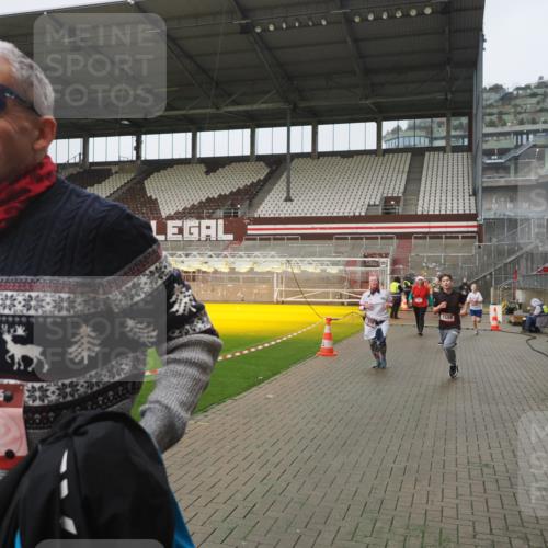 07.12.2025 - St. Pauli X-Mass-Run No. 15 Fabian Wolf http://msf.ph/oto/9416733 07.12.2025 11:11:30 Ziel 171, 182, 190, 411, 788, 812, 815, 841, 1145, 1146, 1147, 1309, 1321, 1589, 1714, 1767, 1770, 4801, 4805, 4806, 4810, 4813, 5005, 5006 meine-sportfotos.de