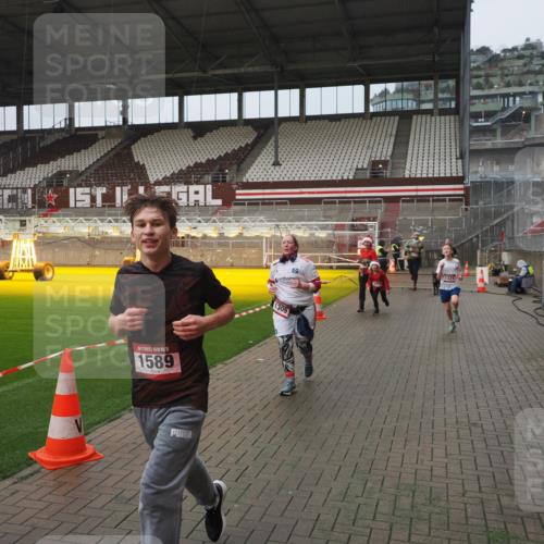 07.12.2025 - St. Pauli X-Mass-Run No. 15 Fabian Wolf http://msf.ph/oto/9416737 07.12.2025 11:11:32 Ziel 171, 182, 190, 1145, 1146, 1147, 1309, 1321, 1589, 1711, 1714, 1767, 1770, 4805, 4806, 4810, 5005, 5006 meine-sportfotos.de