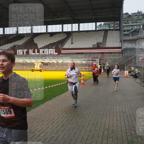 07.12.2025 - St. Pauli X-Mass-Run No. 15 Fabian Wolf http://msf.ph/oto/9416738 07.12.2025 11:11:32 Ziel 171, 182, 190, 1145, 1146, 1147, 1309, 1321, 1589, 1711, 1714, 1767, 1770, 4805, 4806, 4810, 5005, 5006 meine-sportfotos.de