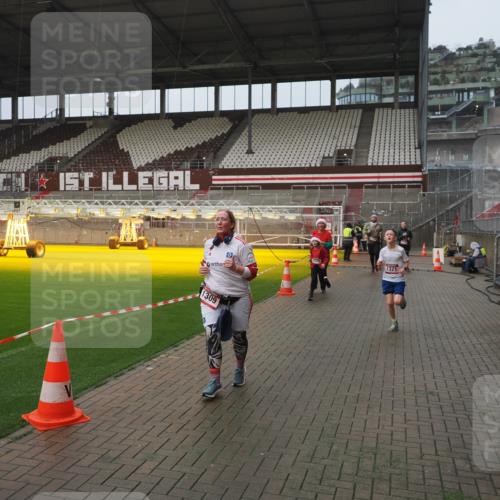 07.12.2025 - St. Pauli X-Mass-Run No. 15 Fabian Wolf http://msf.ph/oto/9416740 07.12.2025 11:11:32 Ziel 171, 182, 190, 1145, 1146, 1147, 1309, 1321, 1589, 1711, 1714, 1767, 1770, 4805, 4806, 4810, 5005, 5006 meine-sportfotos.de