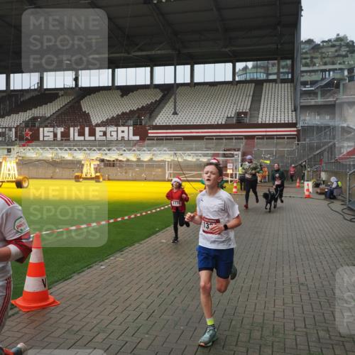 07.12.2025 - St. Pauli X-Mass-Run No. 15 Fabian Wolf http://msf.ph/oto/9416745 07.12.2025 11:11:33 Ziel 171, 182, 190, 1309, 1321, 1589, 1711, 1714, 1767, 1770, 4805, 4806, 4810, 5005, 5006 meine-sportfotos.de