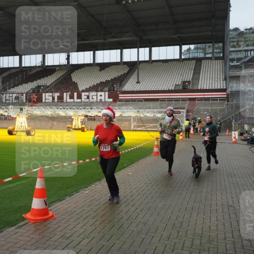07.12.2025 - St. Pauli X-Mass-Run No. 15 Fabian Wolf http://msf.ph/oto/9416753 07.12.2025 11:11:35 Ziel 171, 182, 190, 1309, 1321, 1589, 1711, 1714, 1767, 1770, 4805, 4806, 4810, 5005, 5006 meine-sportfotos.de