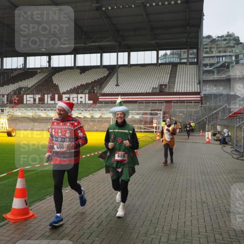 07.12.2025 - St. Pauli X-Mass-Run No. 15 Fabian Wolf http://msf.ph/oto/9416778 07.12.2025 11:11:47 Ziel 679, 689, 690, 694, 1186, 1321, 1711, 1714 meine-sportfotos.de