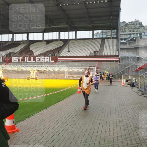 07.12.2025 - St. Pauli X-Mass-Run No. 15 Fabian Wolf http://msf.ph/oto/9416784 07.12.2025 11:11:48 Ziel 679, 689, 690, 694, 1186, 1321, 1711, 1714 meine-sportfotos.de