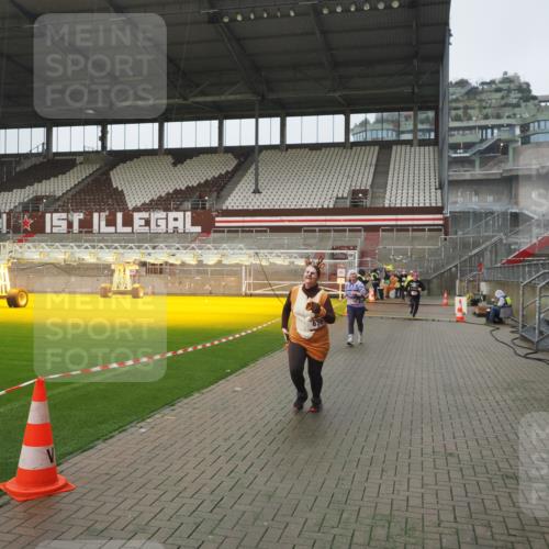 07.12.2025 - St. Pauli X-Mass-Run No. 15 Fabian Wolf http://msf.ph/oto/9416785 07.12.2025 11:11:49 Ziel 679, 689, 690, 694, 1186, 1711, 1714 meine-sportfotos.de