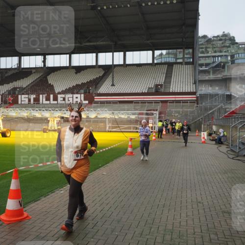 07.12.2025 - St. Pauli X-Mass-Run No. 15 Fabian Wolf http://msf.ph/oto/9416791 07.12.2025 11:11:50 Ziel 408, 679, 689, 690, 694, 1186, 1711, 1714 meine-sportfotos.de