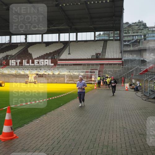 07.12.2025 - St. Pauli X-Mass-Run No. 15 Fabian Wolf http://msf.ph/oto/9416794 07.12.2025 11:11:51 Ziel 408, 437, 679, 689, 690, 694, 1186, 1711 meine-sportfotos.de