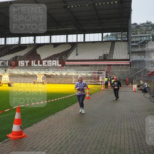 07.12.2025 - St. Pauli X-Mass-Run No. 15 Fabian Wolf http://msf.ph/oto/9416797 07.12.2025 11:11:52 Ziel 408, 437, 679, 689, 690, 694, 1186 meine-sportfotos.de