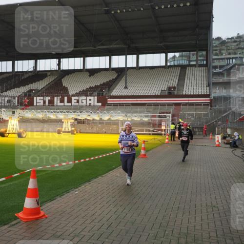 07.12.2025 - St. Pauli X-Mass-Run No. 15 Fabian Wolf http://msf.ph/oto/9416798 07.12.2025 11:11:52 Ziel 408, 437, 679, 689, 690, 694, 1186 meine-sportfotos.de