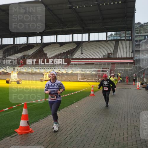 07.12.2025 - St. Pauli X-Mass-Run No. 15 Fabian Wolf http://msf.ph/oto/9416803 07.12.2025 11:11:53 Ziel 408, 437, 679, 689, 690, 694, 1186 meine-sportfotos.de