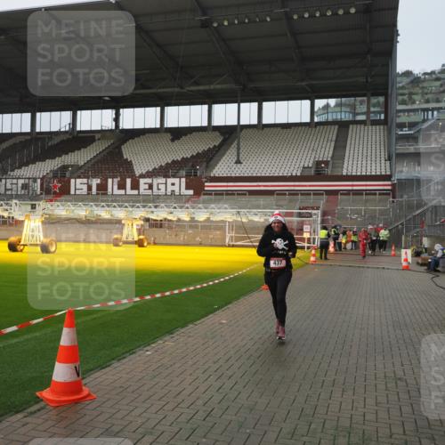 07.12.2025 - St. Pauli X-Mass-Run No. 15 Fabian Wolf http://msf.ph/oto/9416819 07.12.2025 11:11:56 Ziel 408, 437, 679, 689, 690, 694, 695, 1186 meine-sportfotos.de