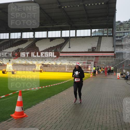 07.12.2025 - St. Pauli X-Mass-Run No. 15 Fabian Wolf http://msf.ph/oto/9416820 07.12.2025 11:11:56 Ziel 408, 437, 679, 689, 690, 694, 695, 1186 meine-sportfotos.de