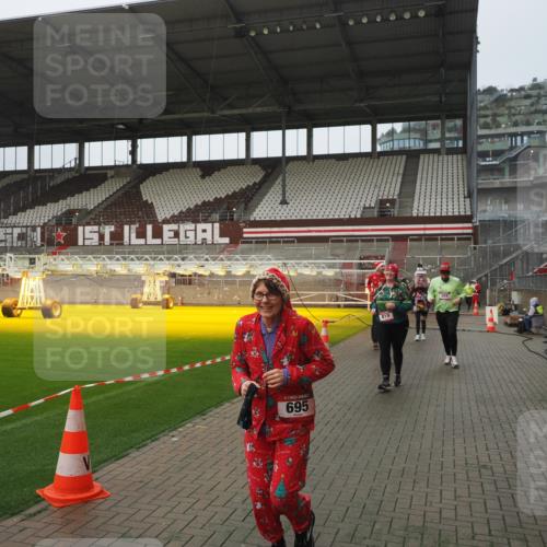 07.12.2025 - St. Pauli X-Mass-Run No. 15 Fabian Wolf http://msf.ph/oto/9416833 07.12.2025 11:12:07 Ziel 388, 408, 416, 437, 694, 695, 819, 1246, 1278 meine-sportfotos.de