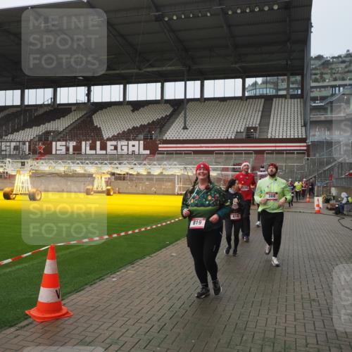 07.12.2025 - St. Pauli X-Mass-Run No. 15 Fabian Wolf http://msf.ph/oto/9416838 07.12.2025 11:12:08 Ziel 76, 79, 388, 408, 416, 437, 695, 819, 1246, 1278 meine-sportfotos.de