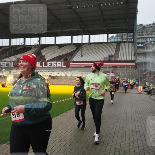 07.12.2025 - St. Pauli X-Mass-Run No. 15 Fabian Wolf http://msf.ph/oto/9416845 07.12.2025 11:12:10 Ziel 76, 79, 388, 408, 416, 437, 605, 695, 819, 1246, 1278 meine-sportfotos.de