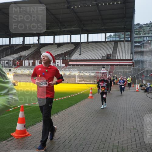 07.12.2025 - St. Pauli X-Mass-Run No. 15 Fabian Wolf http://msf.ph/oto/9416852 07.12.2025 11:12:11 Ziel 76, 79, 388, 416, 437, 597, 605, 695, 819, 1246, 1278 meine-sportfotos.de