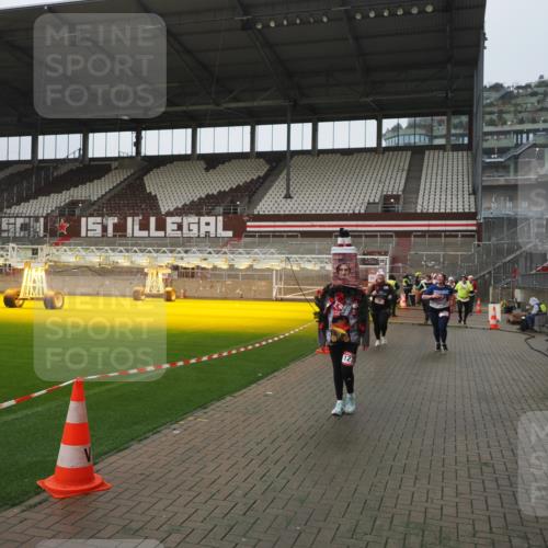 07.12.2025 - St. Pauli X-Mass-Run No. 15 Fabian Wolf http://msf.ph/oto/9416853 07.12.2025 11:12:12 Ziel 76, 79, 388, 416, 597, 605, 695, 819, 836, 1246, 1278 meine-sportfotos.de