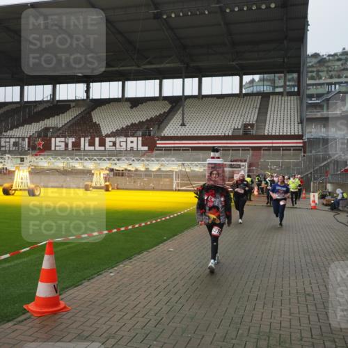 07.12.2025 - St. Pauli X-Mass-Run No. 15 Fabian Wolf http://msf.ph/oto/9416854 07.12.2025 11:12:13 Ziel 76, 79, 388, 416, 597, 605, 695, 819, 836, 888, 1246, 1278 meine-sportfotos.de