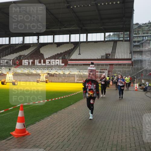 07.12.2025 - St. Pauli X-Mass-Run No. 15 Fabian Wolf http://msf.ph/oto/9416855 07.12.2025 11:12:13 Ziel 76, 79, 388, 416, 597, 605, 695, 819, 836, 888, 1246, 1278 meine-sportfotos.de