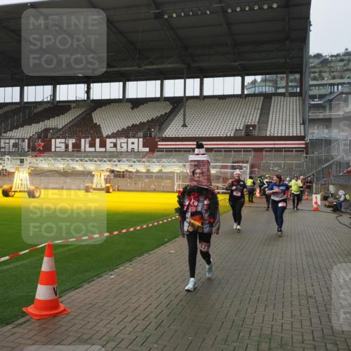 07.12.2025 - St. Pauli X-Mass-Run No. 15 Fabian Wolf http://msf.ph/oto/9416857 07.12.2025 11:12:13 Ziel 76, 79, 388, 416, 597, 605, 695, 819, 836, 888, 1246, 1278 meine-sportfotos.de