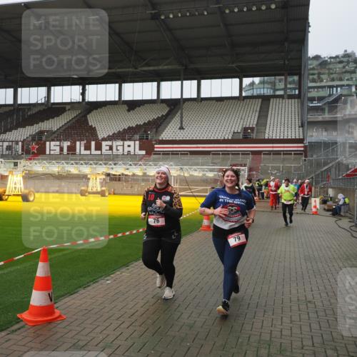 07.12.2025 - St. Pauli X-Mass-Run No. 15 Fabian Wolf http://msf.ph/oto/9416865 07.12.2025 11:12:16 Ziel 76, 79, 218, 388, 416, 597, 605, 671, 682, 695, 718, 819, 836, 839, 888, 1246, 1278 meine-sportfotos.de