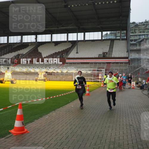 07.12.2025 - St. Pauli X-Mass-Run No. 15 Fabian Wolf http://msf.ph/oto/9416871 07.12.2025 11:12:19 Ziel 76, 79, 218, 388, 416, 597, 605, 671, 682, 718, 836, 839, 888, 1246, 1278, 2858 meine-sportfotos.de