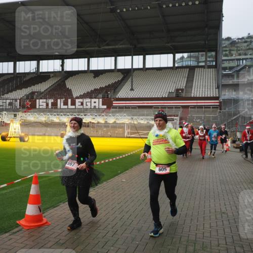 07.12.2025 - St. Pauli X-Mass-Run No. 15 Fabian Wolf http://msf.ph/oto/9416876 07.12.2025 11:12:20 Ziel 76, 79, 218, 416, 597, 605, 671, 682, 718, 836, 839, 888, 1246, 1278, 2858 meine-sportfotos.de