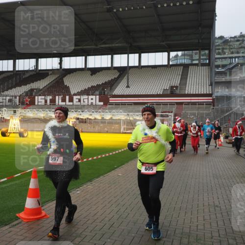 07.12.2025 - St. Pauli X-Mass-Run No. 15 Fabian Wolf http://msf.ph/oto/9416877 07.12.2025 11:12:20 Ziel 76, 79, 218, 416, 597, 605, 671, 682, 718, 836, 839, 888, 1246, 1278, 2858 meine-sportfotos.de