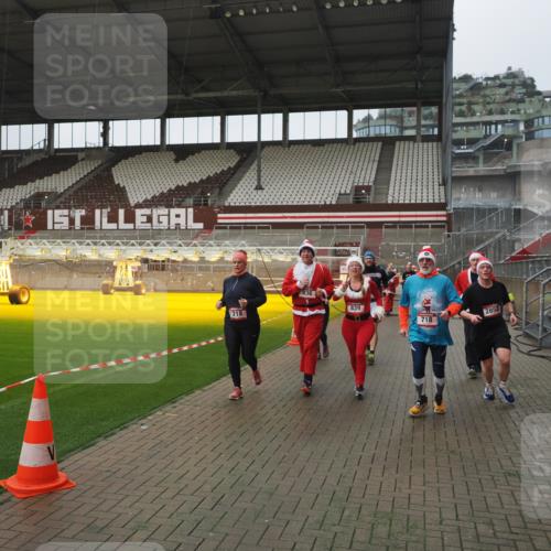 07.12.2025 - St. Pauli X-Mass-Run No. 15 Fabian Wolf http://msf.ph/oto/9416888 07.12.2025 11:12:24 Ziel 46, 76, 79, 218, 597, 605, 663, 671, 682, 718, 836, 839, 888, 2858 meine-sportfotos.de