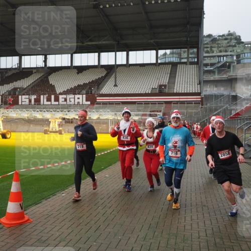 07.12.2025 - St. Pauli X-Mass-Run No. 15 Fabian Wolf http://msf.ph/oto/9416891 07.12.2025 11:12:24 Ziel 46, 76, 79, 218, 597, 605, 663, 671, 682, 718, 836, 839, 888, 2858 meine-sportfotos.de