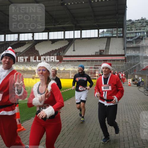 07.12.2025 - St. Pauli X-Mass-Run No. 15 Fabian Wolf http://msf.ph/oto/9416898 07.12.2025 11:12:26 Ziel 46, 76, 79, 218, 489, 597, 605, 663, 671, 682, 718, 836, 839, 888, 1142, 1609, 1610, 2858 meine-sportfotos.de
