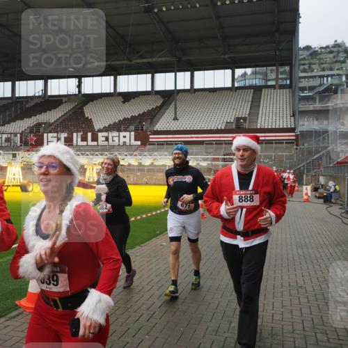 07.12.2025 - St. Pauli X-Mass-Run No. 15 Fabian Wolf http://msf.ph/oto/9416899 07.12.2025 11:12:26 Ziel 46, 76, 79, 218, 489, 597, 605, 663, 671, 682, 718, 836, 839, 888, 1142, 1609, 1610, 2858 meine-sportfotos.de