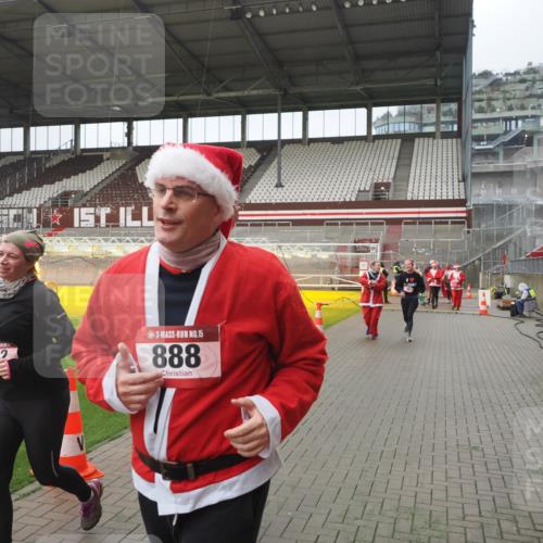 07.12.2025 - St. Pauli X-Mass-Run No. 15 Fabian Wolf http://msf.ph/oto/9416902 07.12.2025 11:12:27 Ziel 46, 76, 79, 218, 489, 597, 605, 663, 671, 682, 718, 836, 839, 888, 1142, 1609, 1610, 2858 meine-sportfotos.de